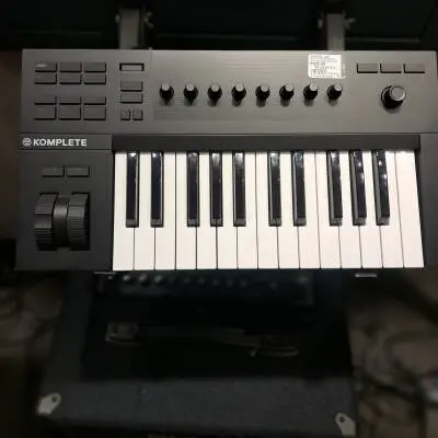Native Instruments - KONTROL A25